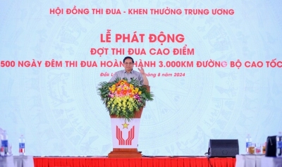 Thủ tướng Phạm Minh Chính, Chủ tịch Hội đồng Thi đua – Khen thưởng Trung ương phát động thi đua cao điểm "500 ngày đêm thi đua hoàn thành 3.000 km đường bộ cao tốc"  tại dự án cao tốc Khánh Hoà - Buôn Ma Thuột trên địa bàn tỉnh Đắk Lắk, ngày 18&