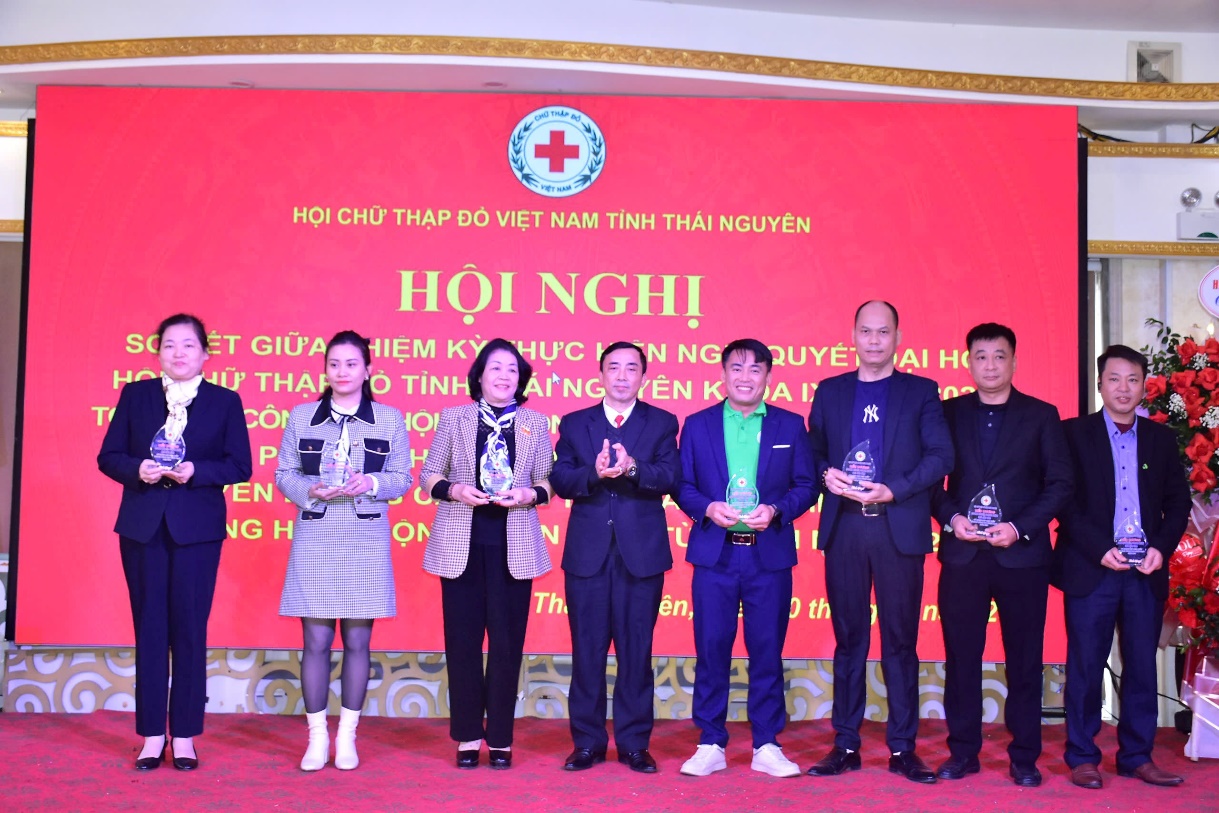 Biểu dương tập thể, cá nhân có nhiều thành tích trong công tác hội và phong trào Chữ thập đỏ năm 2024